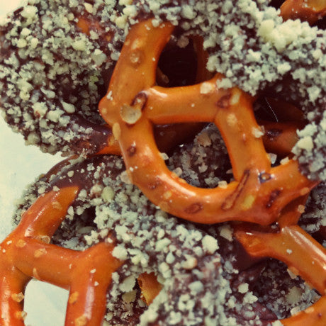 Chocolate Pretzel with Almonds by Dapur Bonda